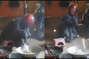 Pria ini masak tapi seperti mau perang, yang digoreng bikin penasaran