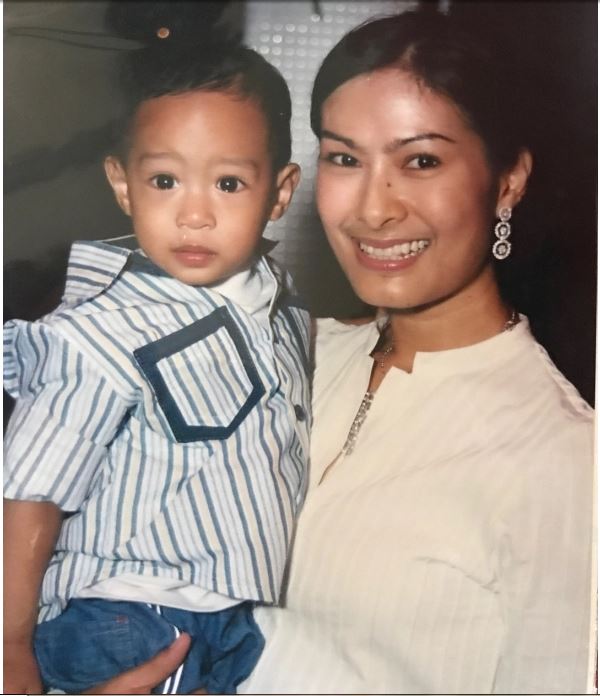 8 Potret lawas Iis Dahlia, bukti perubahannya bikin pangling