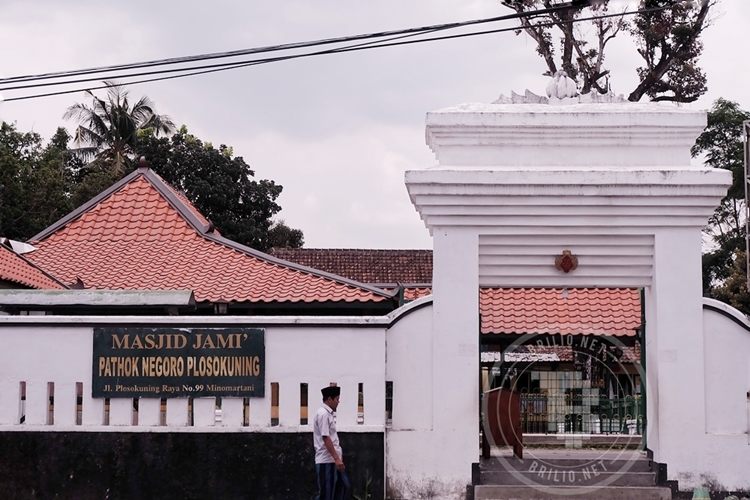 Wisata religi Jogja legendaris, Masjid Pathok Negoro Plosokuning
