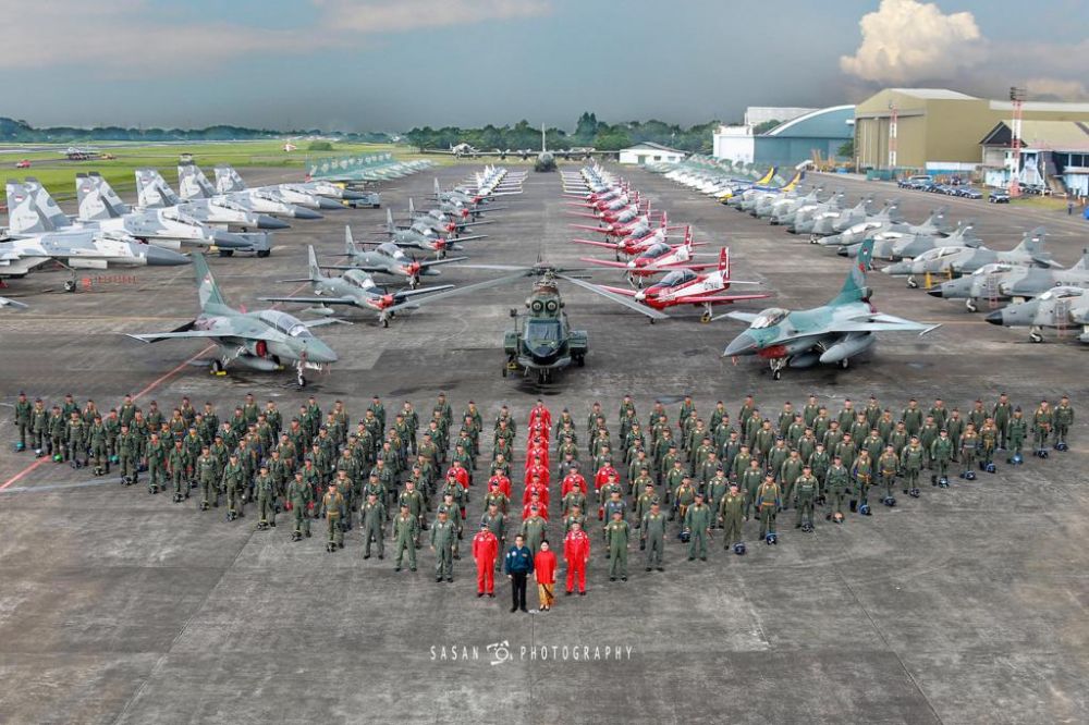 Sandriani Permani, fotografer wanita di balik foto epik pesawat TNI AU