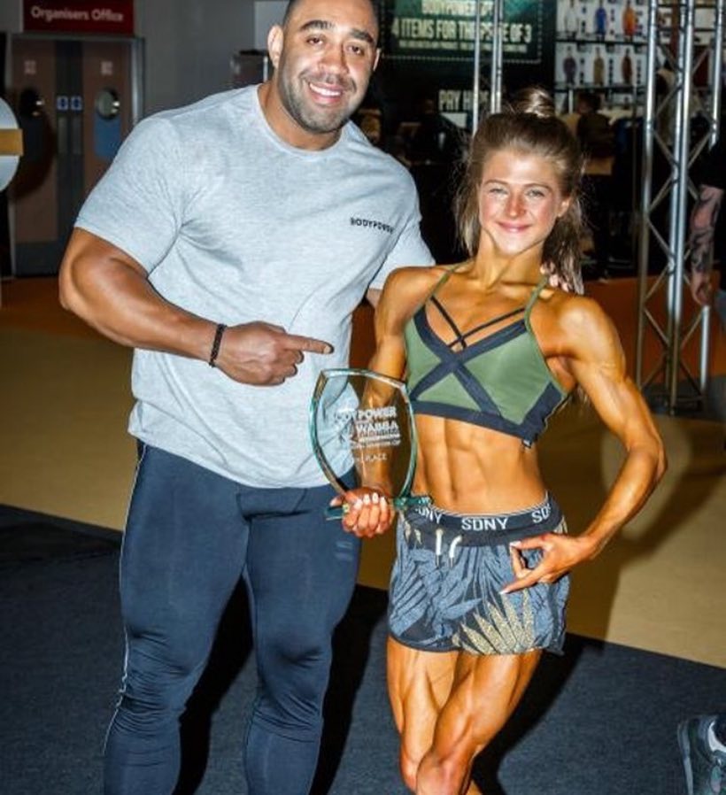 10 Potret Emily Brand, cewek berbadan kekar yang dulu idap anoreksia