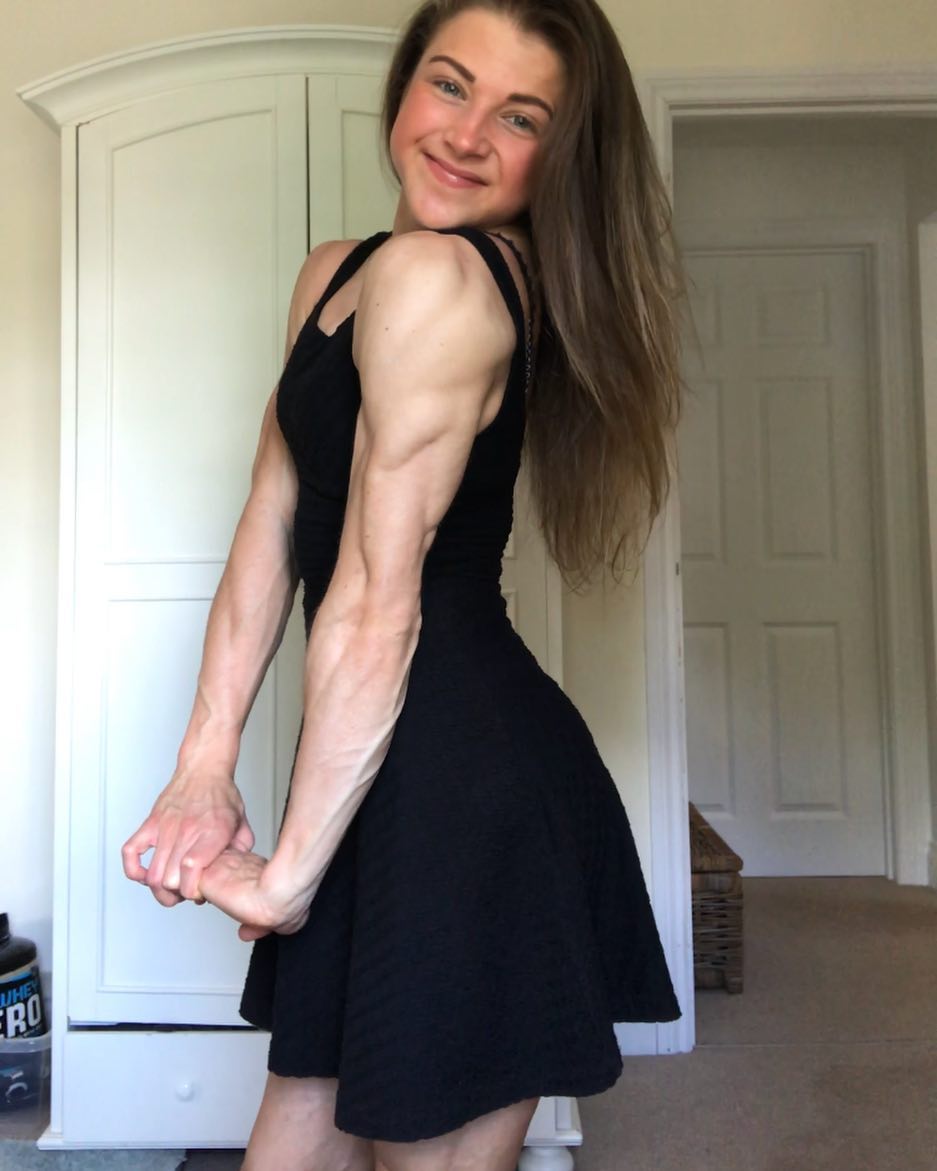 10 Potret Emily Brand, cewek berbadan kekar yang dulu idap anoreksia