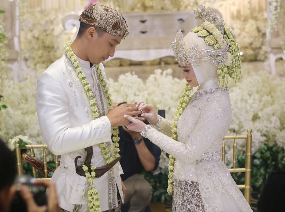 Melody eks JKT48 menikah, ini 13 momen akad hingga resepsinya