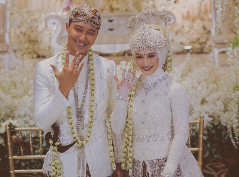Melody eks JKT48 menikah, ini 13 momen akad hingga resepsinya