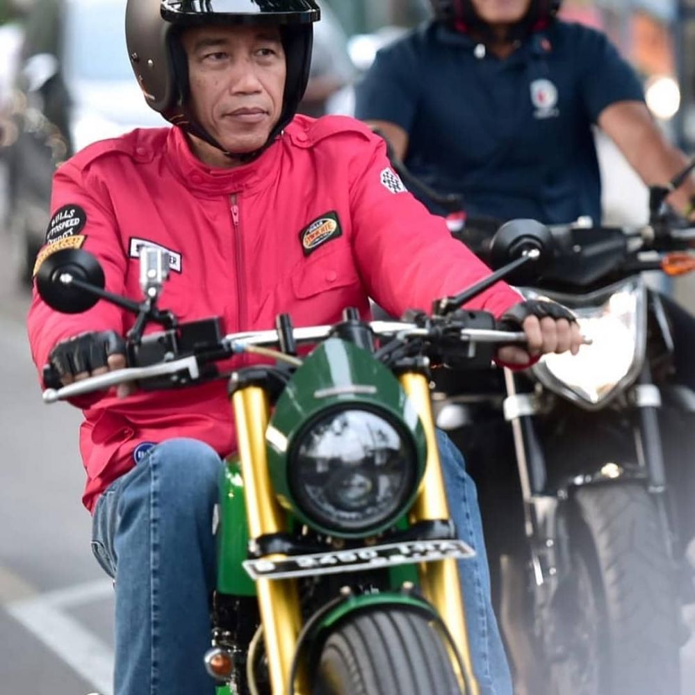 10 Aksi Jokowi naik motor terbarunya ke pasar tradisional