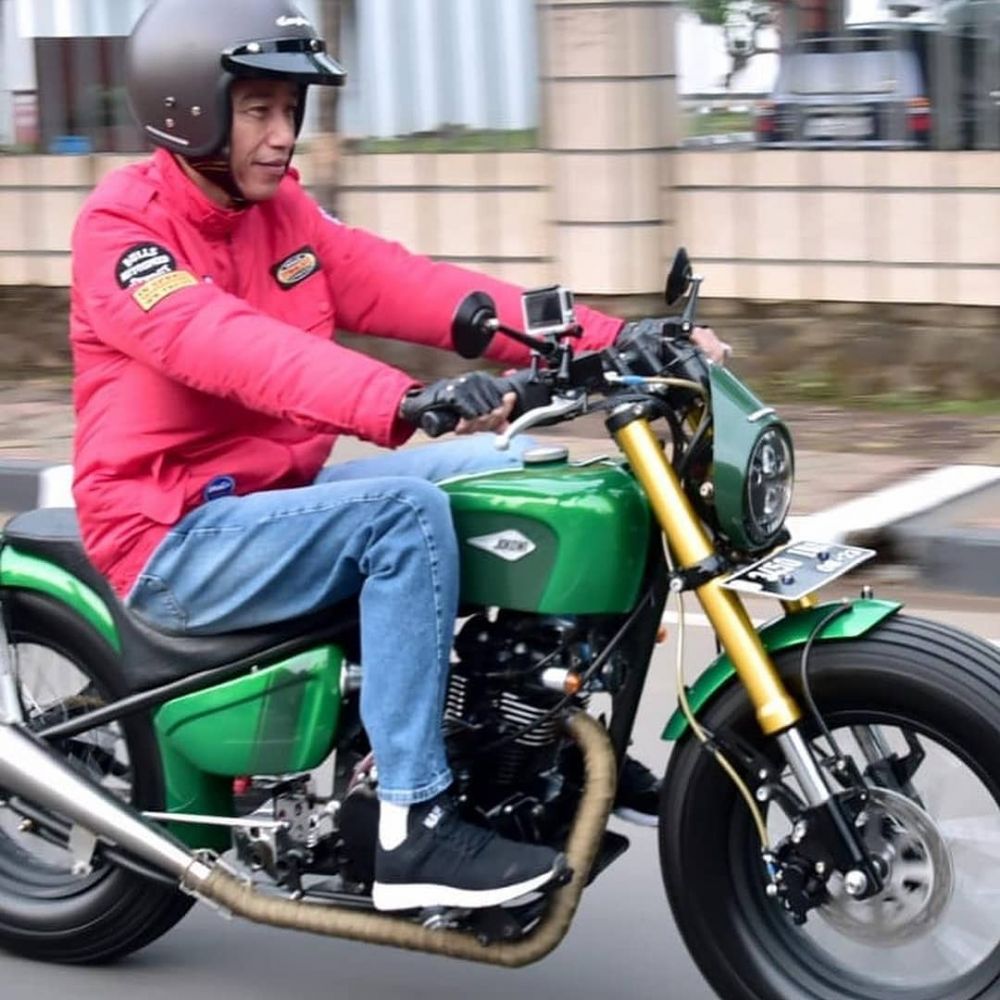 10 Aksi Jokowi naik motor terbarunya ke pasar tradisional