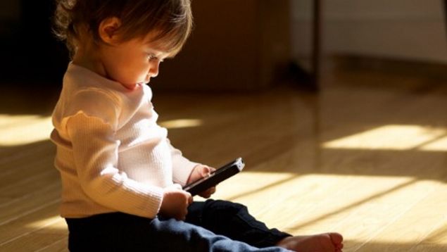 Ini batas usia minimal anak aman menggunakan handphone