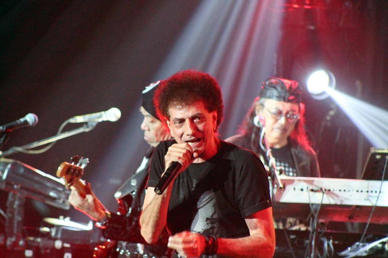 Konser God Bless, legenda hidup band rock Indonesia yang keren abis