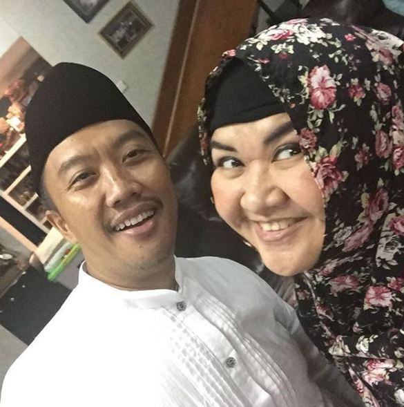 20 Foto kenangan Pretty Asmara saat berhijab, bikin pangling