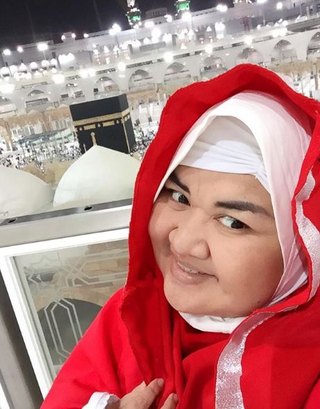 20 Foto kenangan Pretty Asmara saat berhijab, bikin pangling