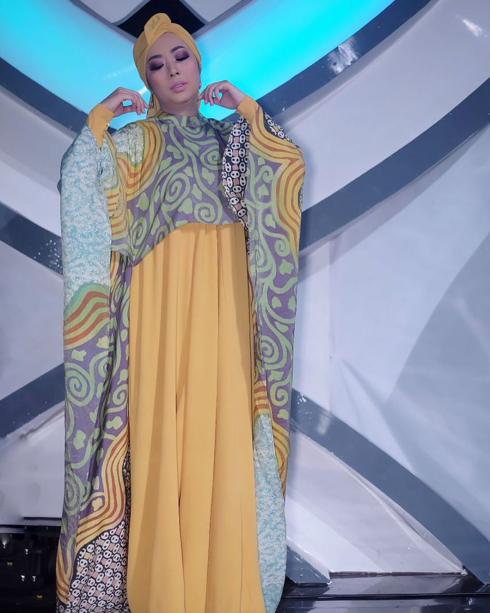 10 Inspirasi gaun batik ala Soimah ini bisa kamu tiru