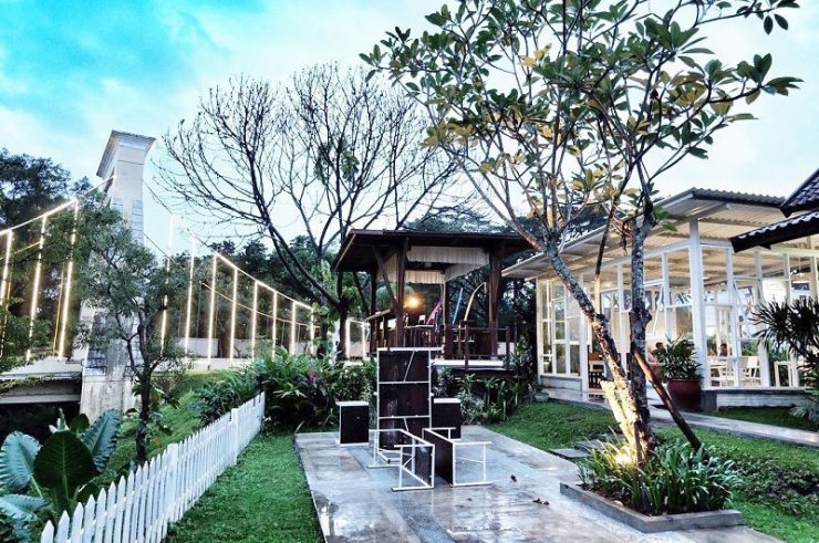 40 Restoran dan kafe di Malang paling hits dan kekinian