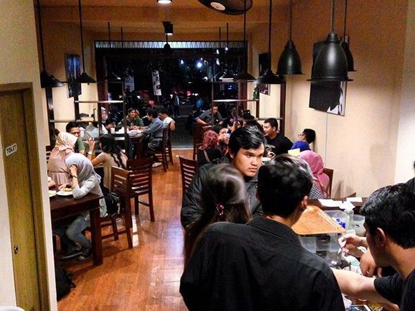 40 Restoran dan kafe di Malang paling hits dan kekinian