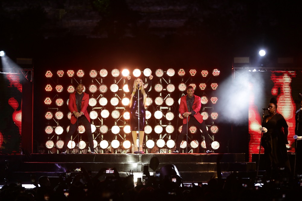 Mariah Carey pukau penonton lewat konser megah di Borobudur