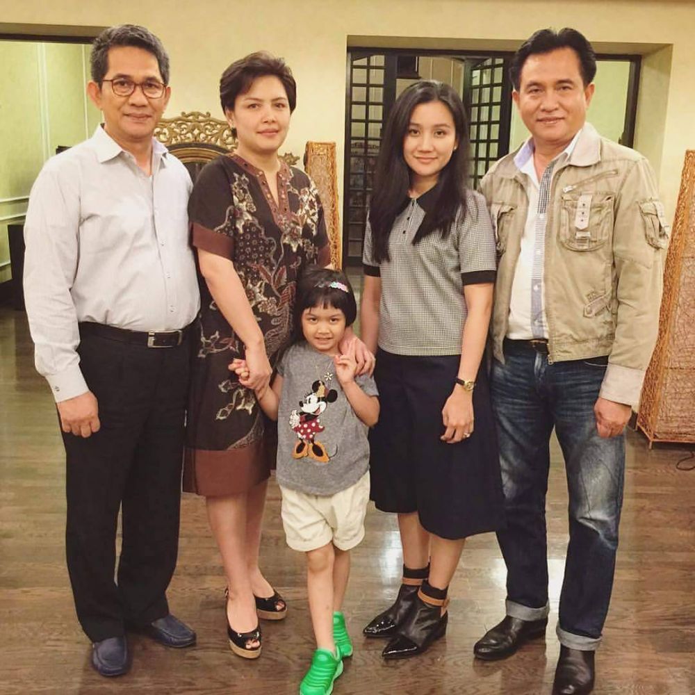 9 Potret istri Yusril Mahendra, Rika Tolentino yang memesona