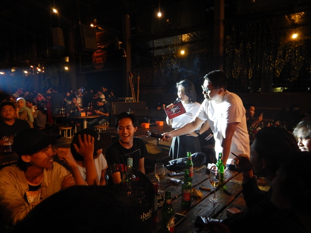 Kolaborasi Shaggydog & Social Hitam Putih, musik tak miliki gap