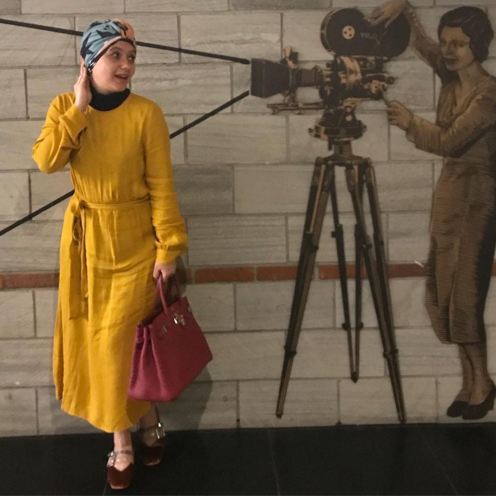 10 Inspirasi turban ala Viona Rosalina, istri Eko Patrio yang memesona