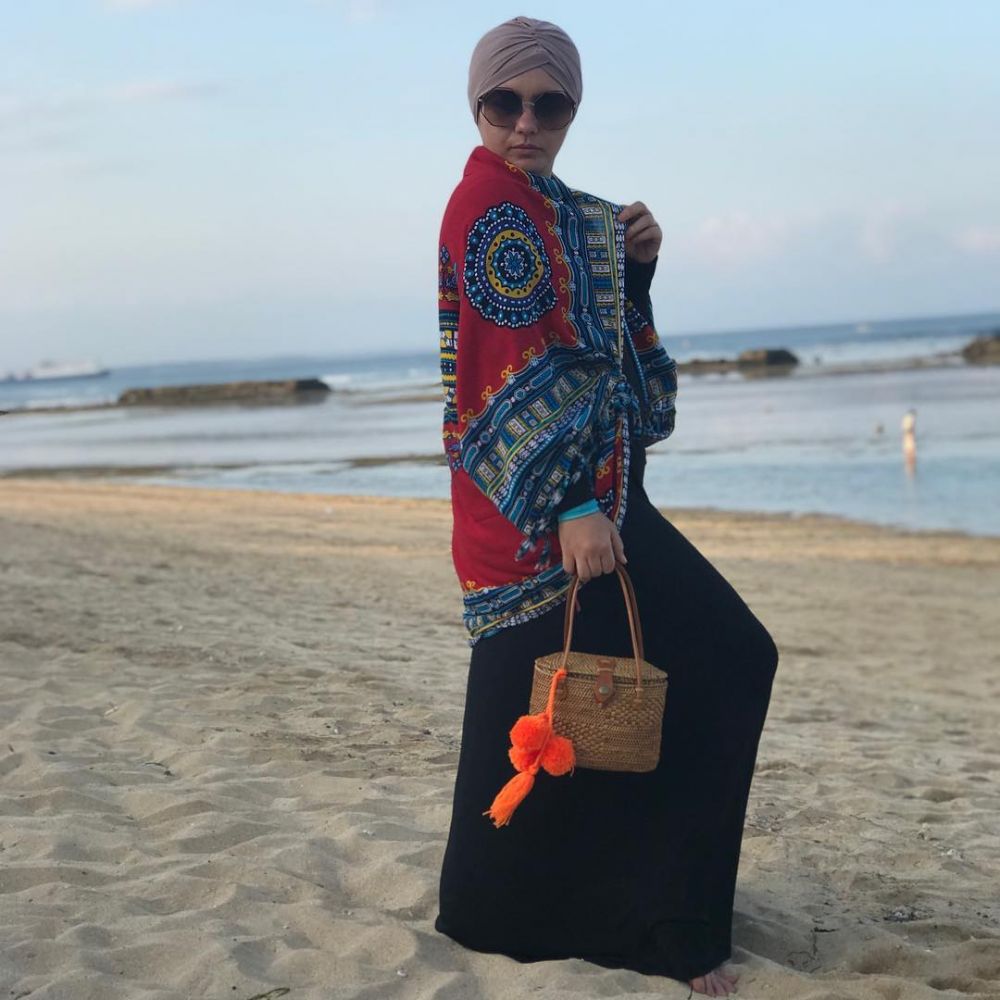 10 Inspirasi turban ala Viona Rosalina, istri Eko Patrio yang memesona