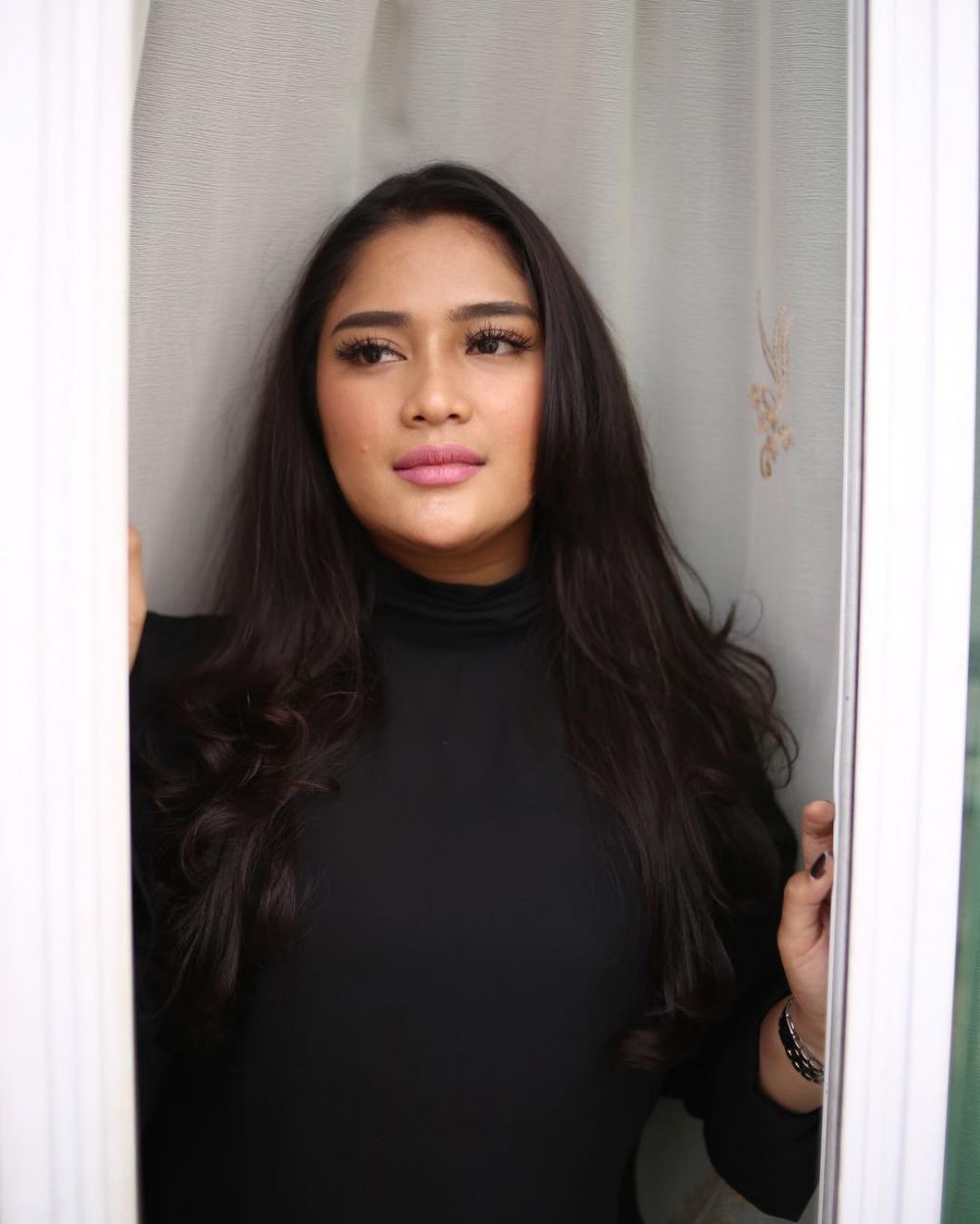 10 Transformasi Barbara Putri, mantan manajer Awkarin kini berhijab