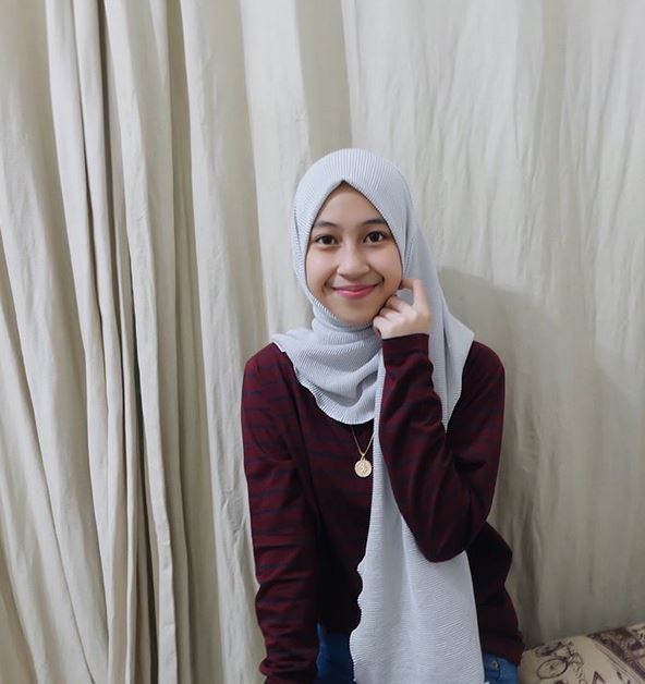 10 Gaya simpel Adiba Khanza, putri Umi Pipik yang modis