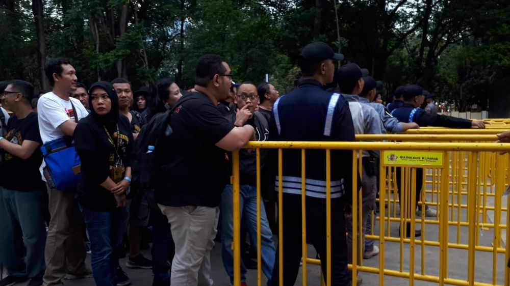 9 Foto euforia penonton menanti konser Guns N' Roses di Jakarta