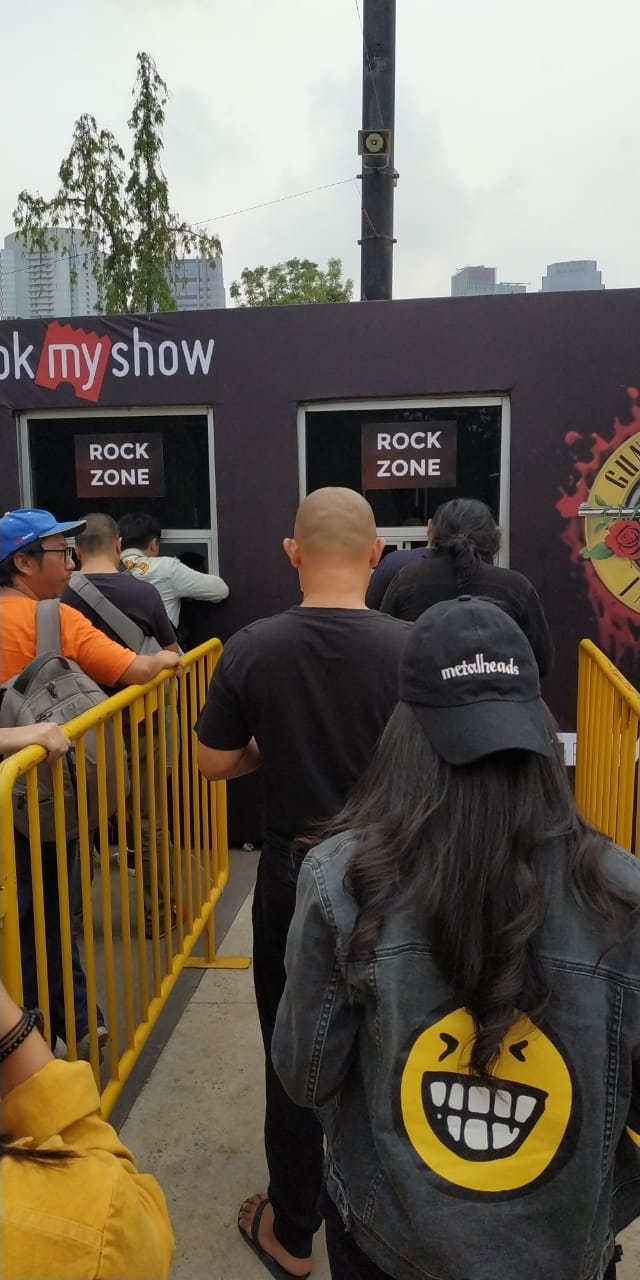 9 Foto euforia penonton menanti konser Guns N' Roses di Jakarta