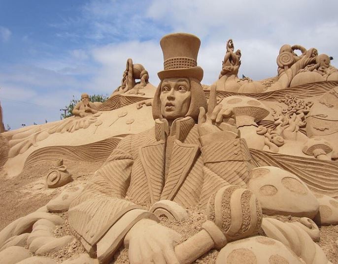 15 Patung pasir berwujud manusia ini bikin takjub