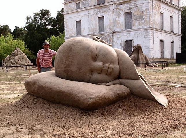 15 Patung pasir berwujud manusia ini bikin takjub