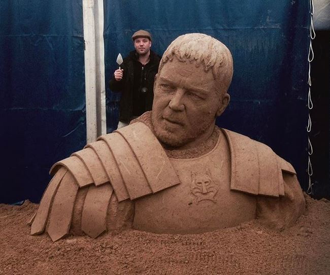 15 Patung pasir berwujud manusia ini bikin takjub