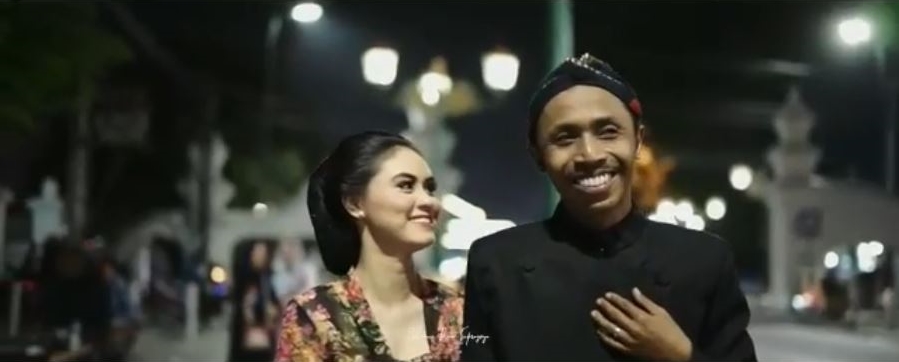 11 Potret prewedding Mas Pur 'Tukang Ojek Pengkolan' & Dwinda