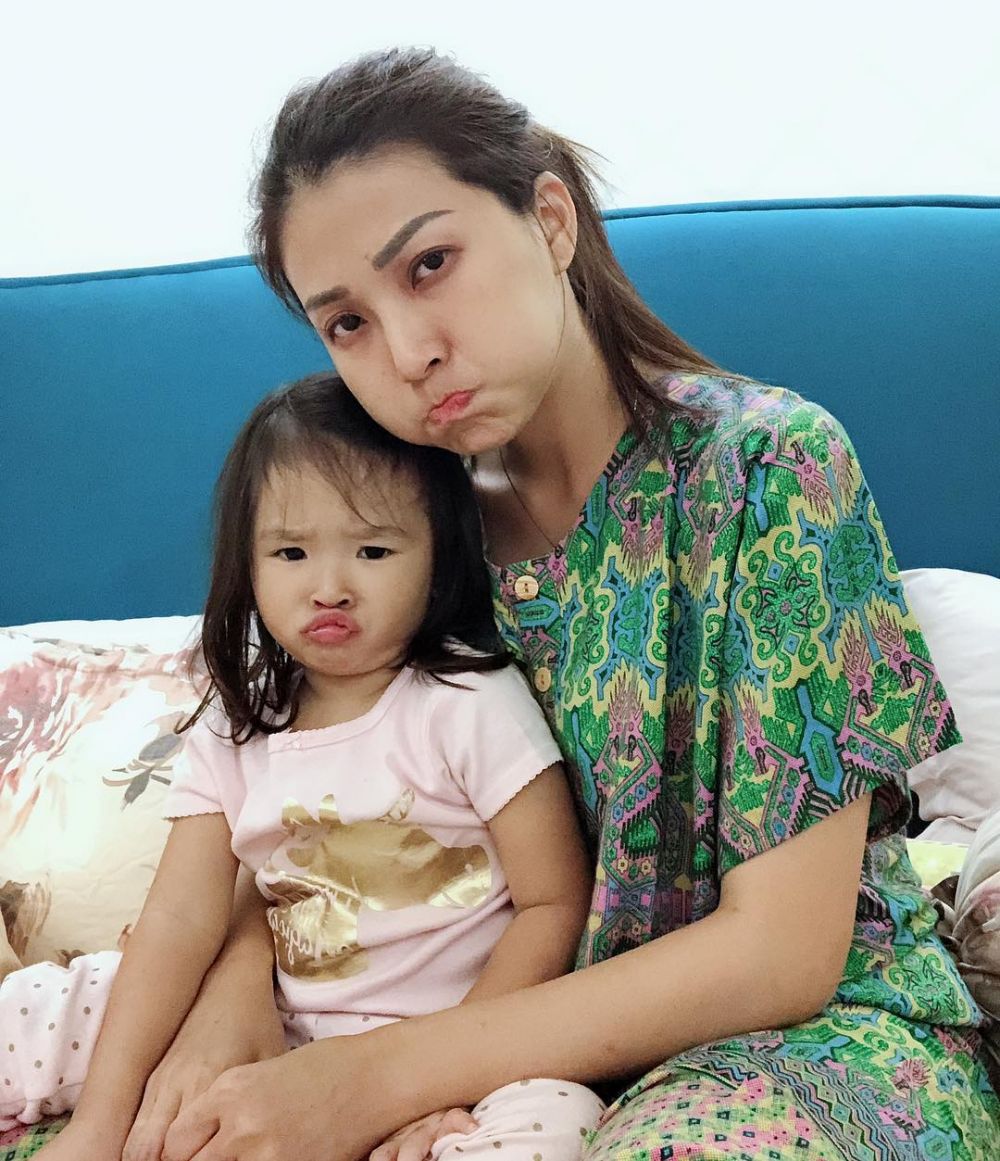 15 Gaya Sarwendah kenakan daster, tetap cantik meski sederhana