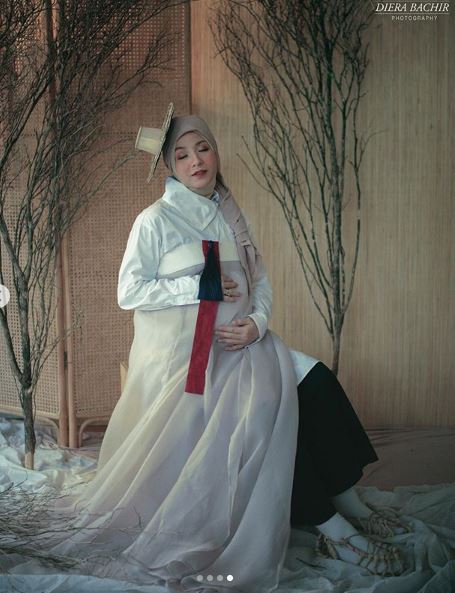 10 Potret maternity Natasha Rizky, anggun pakai kostum ala Korea