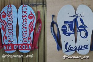 20 Ukiran unik di sandal jepit ini bikin tampilannya jadi keren 