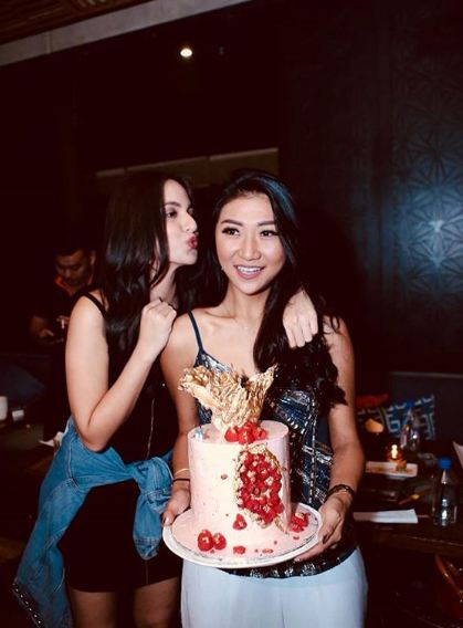 15 Momen ulang tahun member Girl Squad Theresa Wienathan, pecah