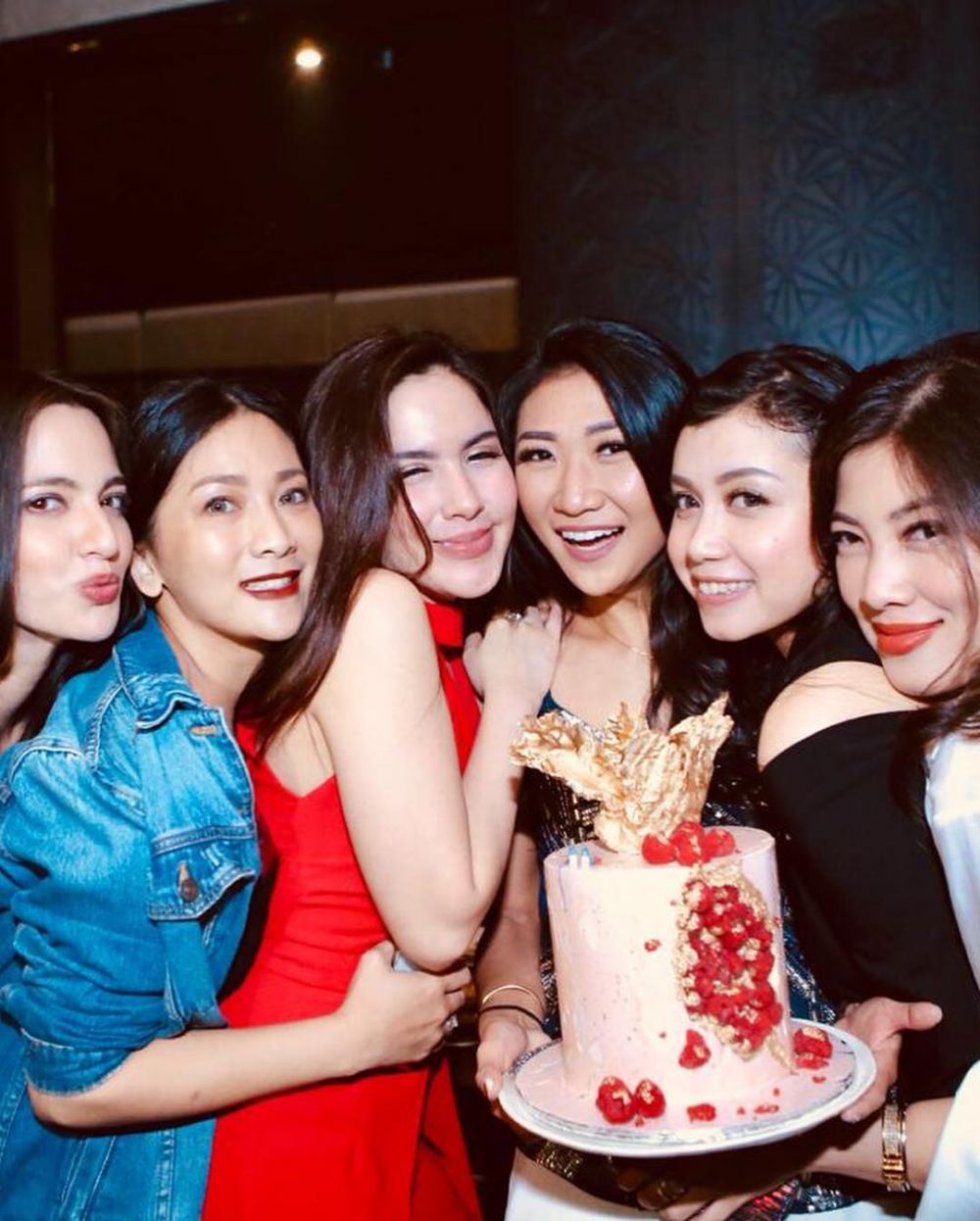 15 Momen ulang tahun member Girl Squad Theresa Wienathan, pecah