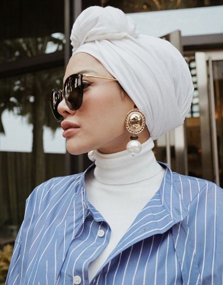 10 Gaya Nikita Mirzani pakai turban, bisa kamu tiru nih