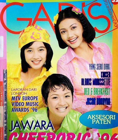 25 Potret Desy Ratnasari jadi cover majalah jadul, epik banget