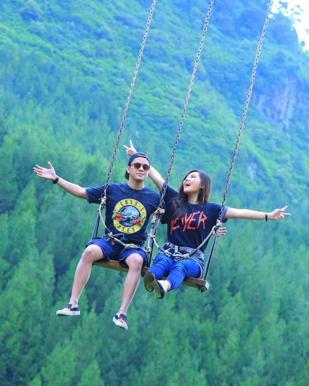 10 Potret wisata ketinggian Arief Poconggg & istrinya, mesra 