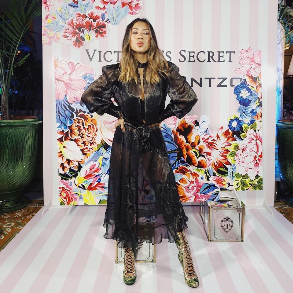 10 Gaya Jennifer Bachdim di fashion show Victoria's Secret