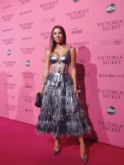10 Gaya Jennifer Bachdim di fashion show Victoria's Secret
