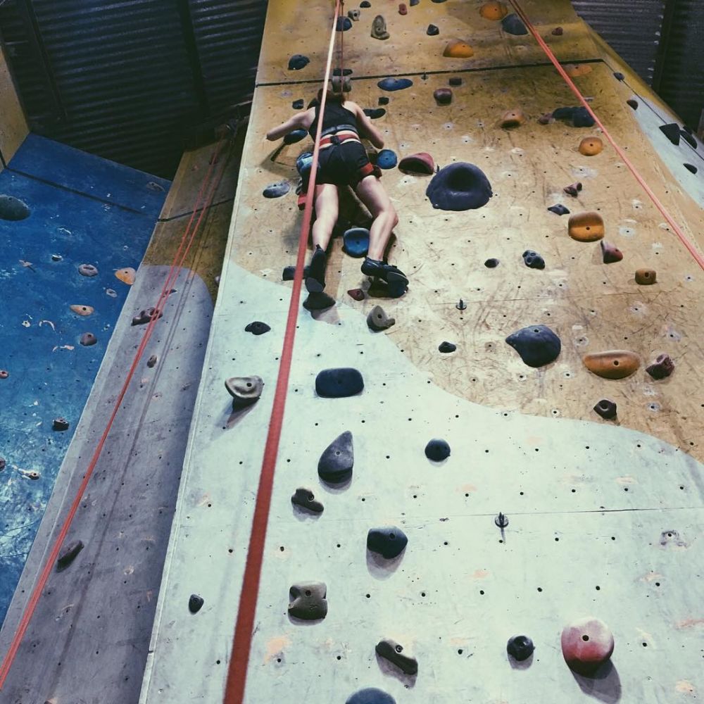 10 Gaya Olivia Jensen olahraga ekstrem, mendaki gunung di Austria