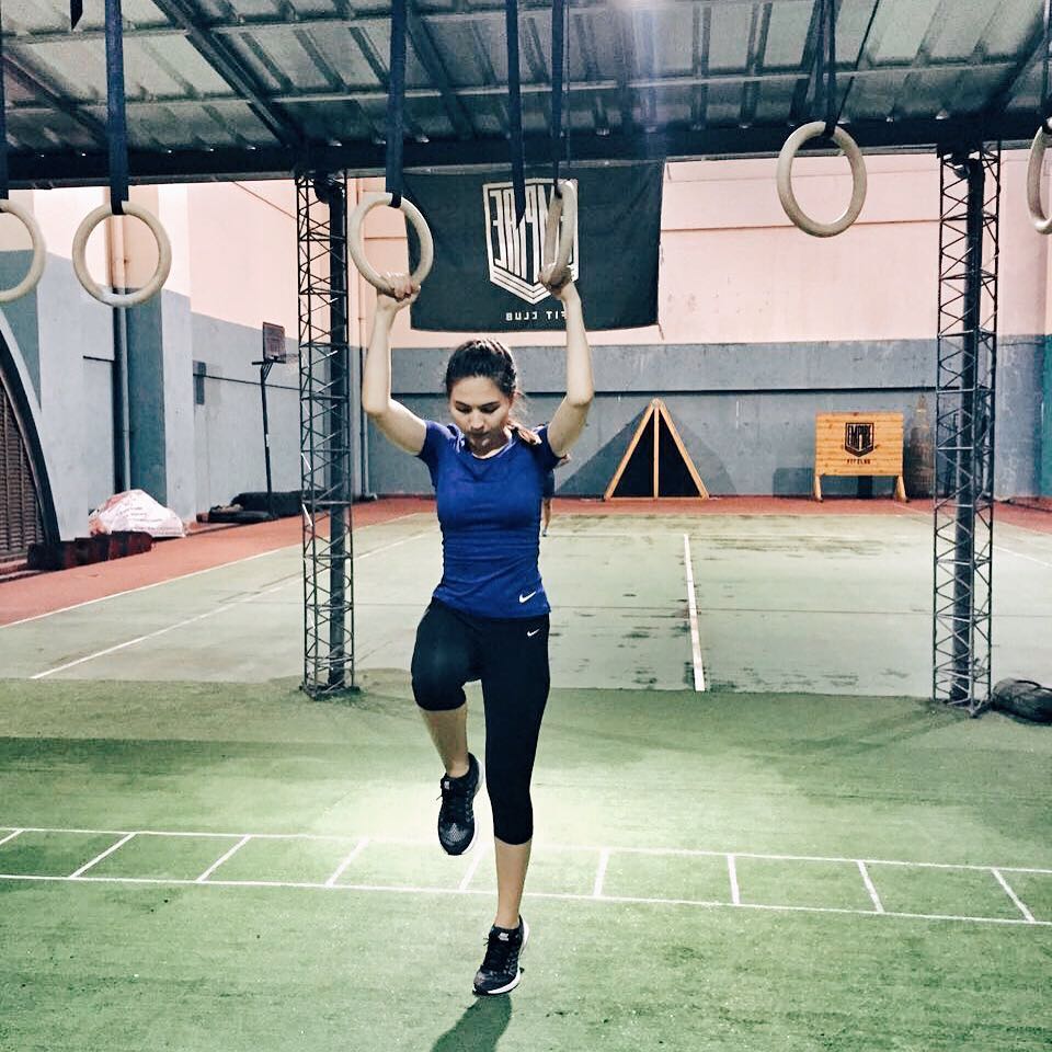 10 Gaya Olivia Jensen olahraga ekstrem, mendaki gunung di Austria