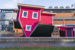 4 Penampakan desain rumah terbalik, bisa dibongkar pasang