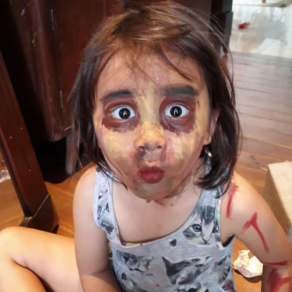 10 Aksi kocak tiga anak Zaskia Adya Mecca main makeup, bikin gemes