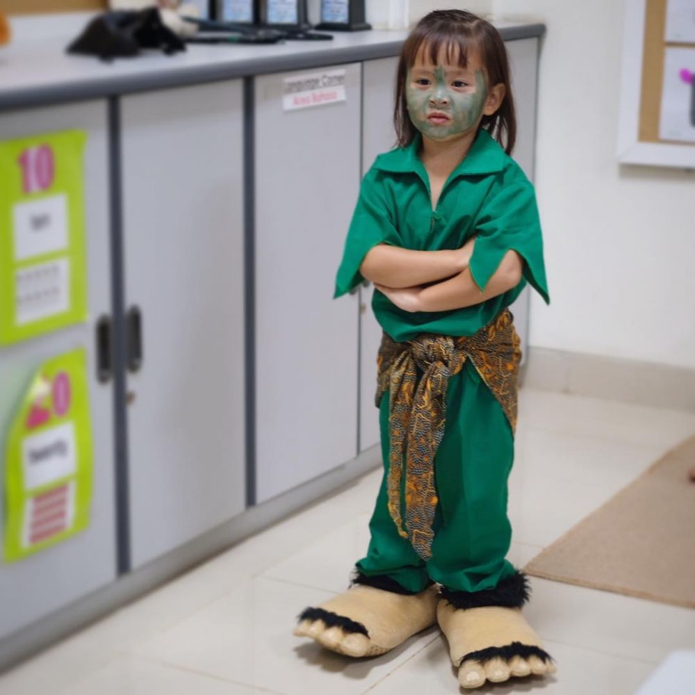 10 Aksi kocak tiga anak Zaskia Adya Mecca main makeup, bikin gemes