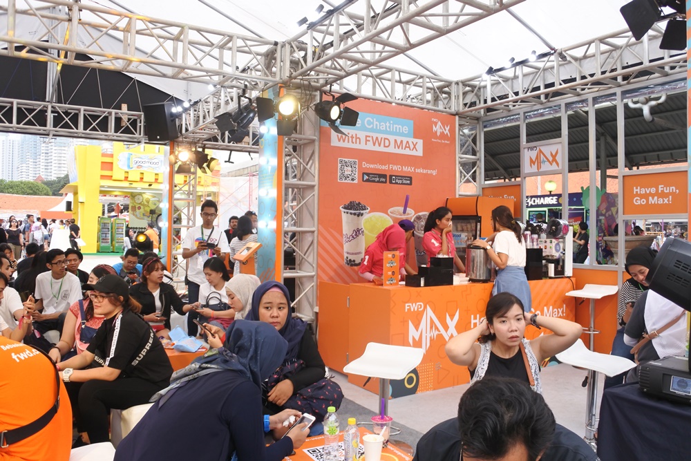 The 90's Festival 2018 bikin malam minggu seru, nyanyi bareng Blue lho