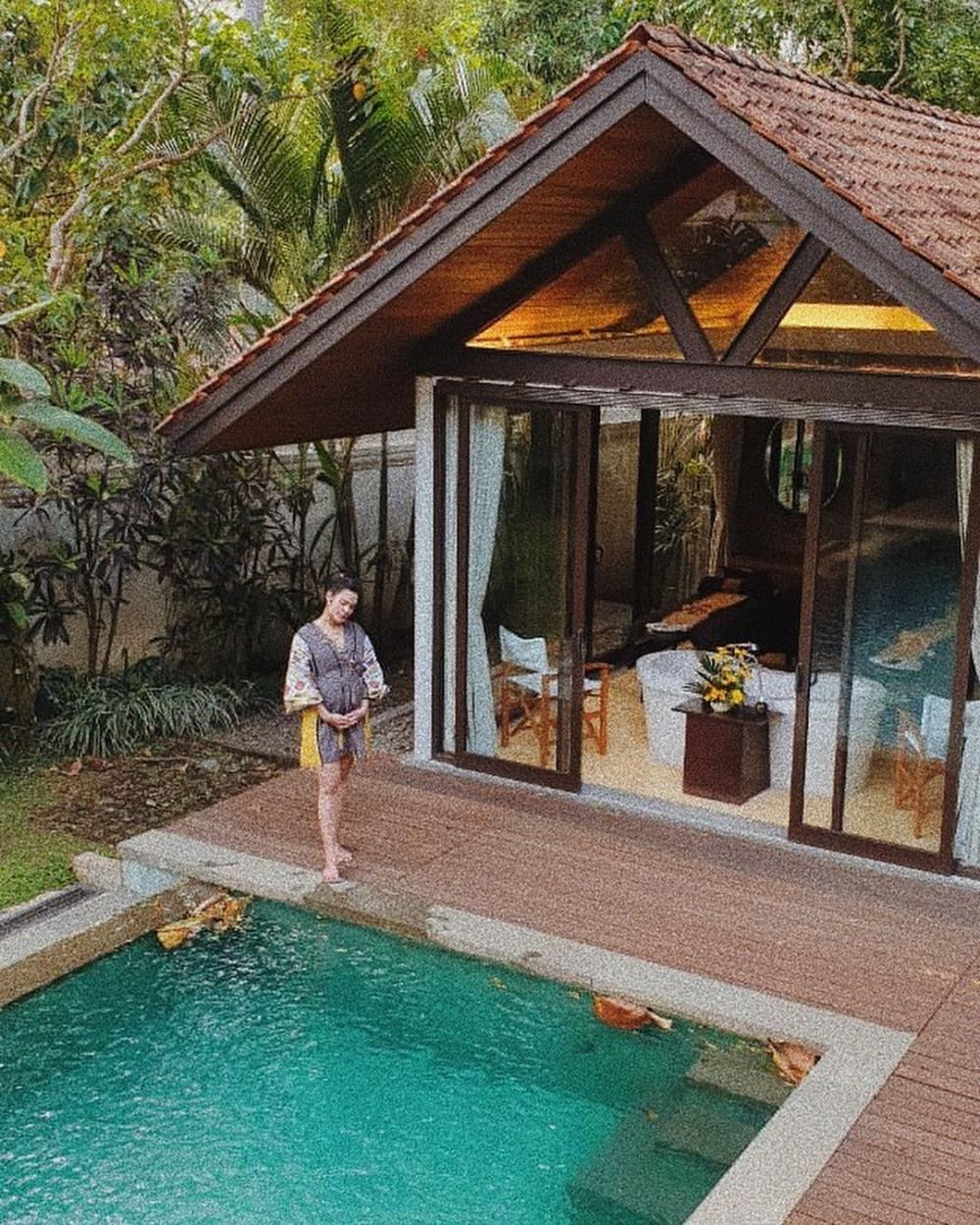 13 Potret baby moon Raisa & Hamish Daud, seru dan romantis