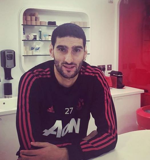 Biasa gondrong, potret Marouane Fellaini usai potong rambut manglingi