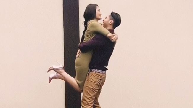 12 Momen romantis Siti Badriah bareng pacar, bikin baper