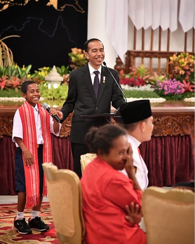 10 Momen Jokowi akrab dengan anak kecil, kerap digendongnya